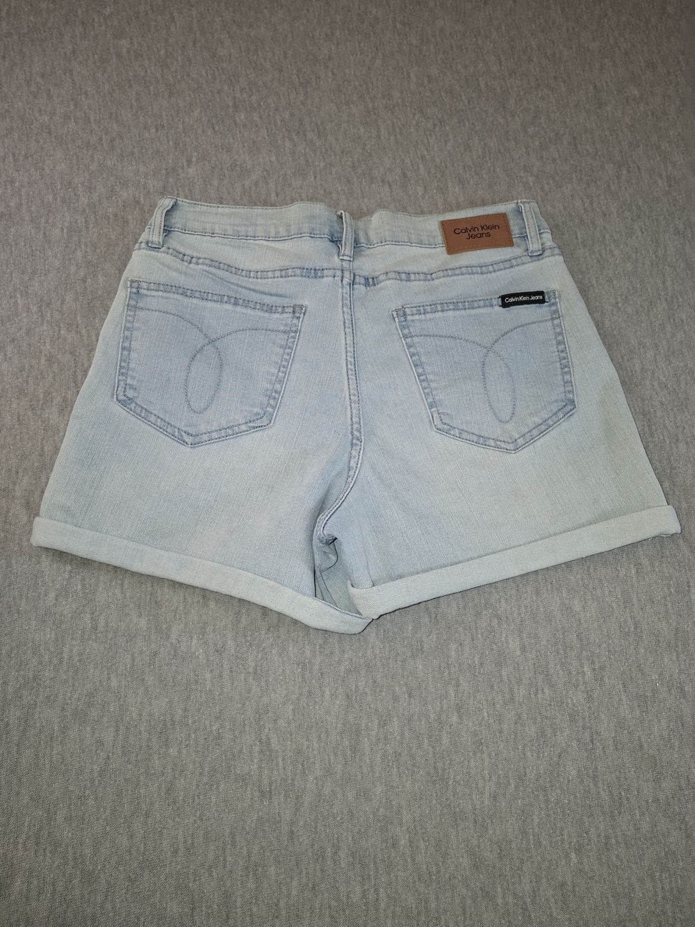 Calvin Klein Women's Size 26 Light Blue Denim Rolled-Hem Shorts - Picture 5 of 6